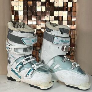 Salomon Quest Access 55 White & Blue Ski Boots Size 24 (toe to heel 11.5 in)